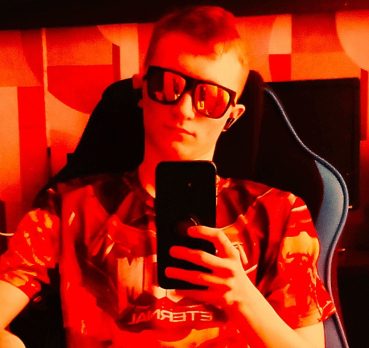 Кирилл, 23 лет, Дудинка,  Россия 🇷🇺