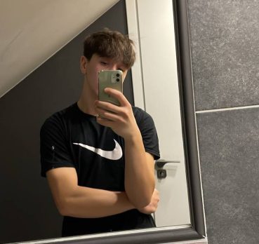 Иван, 25 лет, Айтос,  Болгария 🇧🇬