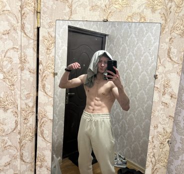 Виталий, 20 лет, Абинск,  Россия 🇷🇺